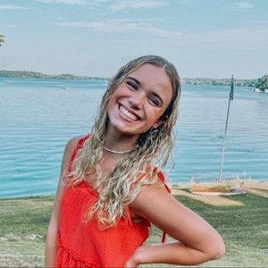 Meet your Posher, Ava